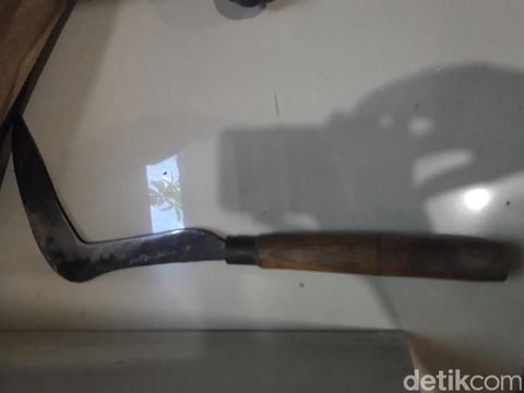 Suwarso, pelaku pembacokan tetangganya, Iin, saat diperiksa di Polres Boyolali, Selasa (29/4/2025).