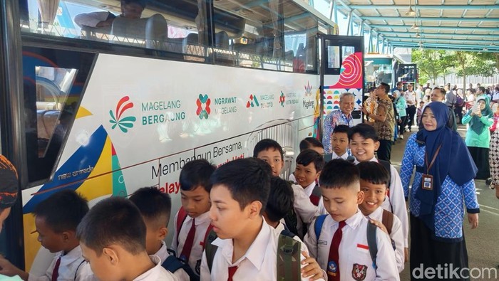 Pemkot Magelang meluncurkan bus wisata gratis keliling destinasi wisata, Selasa (29/4/2025).