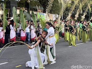 Meriahnya Perayaan Hari Tari Sedunia di Ngarsopuro Solo