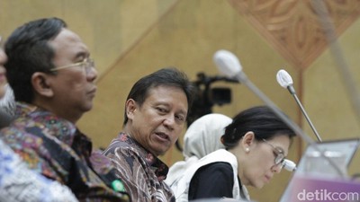 Potret Menkes Ungkap Penyebab Kurangnya Dokter Spesialis di Raker DPR