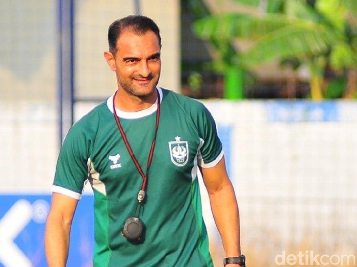 Gilbert Agius saat masih menukangi PSIS Semarang. Hari ini, Selasa (29/4/2025), manajemen PSIS resmi memecatnya.