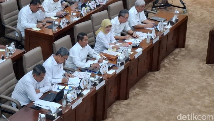 Rapat Perum Bulog bersama Komisi VI DPR RI