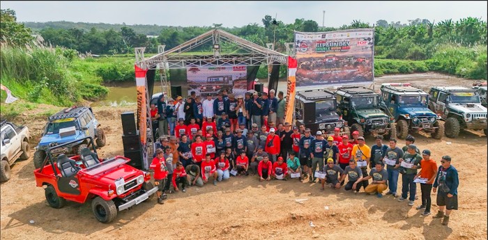 Ratusan pecinta mobil garuk tanah alias Offroad dari berbagai komunitas ngumpul, untuk menguji ketangguhan pada ajang Jungle Rush 2025.