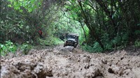 Berbeda dengan ajang offroad lainnya event kali ini tidak ada kompetisi antar sesama. Namun bagi offrader yang paling piawai dalam melintasi 4 tantangan track, bisa berkemparan membawa pulang berupa 1 unit mobil Toyota Land Cruiser FJ-40. Foto: dok. TLCI Jaya Raya