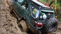Penyelenggara telah menyiapkan empat track sebagai dua pilihan wajib dan satu pilihan tambahan. Para offroader harus berhasil menjinakkan tiga trek ekstrem untuk dapat tiket ke undian hadiah utama berupa 1 unit mobil Toyota Land Cruiser FJ-40. Foto: dok. TLCI Jaya Raya