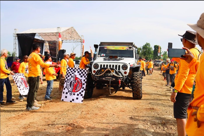 Ratusan pecinta mobil garuk tanah alias Offroad dari berbagai komunitas ngumpul, untuk menguji ketangguhan pada ajang Jungle Rush 2025.