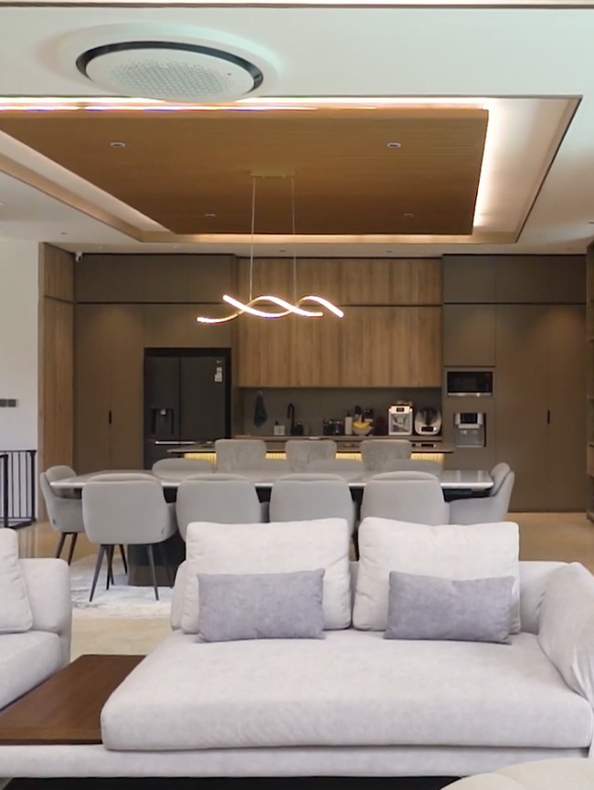 Foto: Rumah Mewah Felicya Angelista dan Hito Caesar Bergaya Modern Tropis