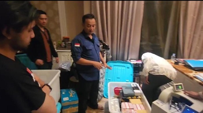 Rumah mewah mantan Pejabat Mahkamah Agung (MA) yang juga dikenal makelar kasus, Zarof Ricar, digeledah Kejaksaan Agung (Kejagung) (Dok Kejaksaan Agung).