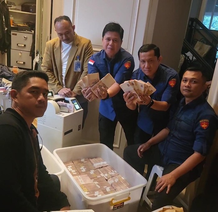Rumah mewah mantan Pejabat Mahkamah Agung (MA) yang juga dikenal makelar kasus, Zarof Ricar, digeledah Kejaksaan Agung (Kejagung) (Dok Kejaksaan Agung).