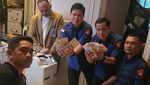 Tumpukan Boks Kontainer Penuh Gepokan Duit di Rumah Makelar Zarof