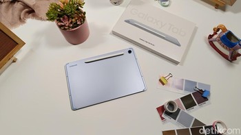 Performa tablet ditenagai chipset Exynos 1580 berfabrikasi 4 nm, yang juga digunakan pada ponsel kelas menengah Galaxy A56. Prosesor octa-core dengan kecepatan clock hingga 2,9 GHz ini dipadukan dengan GPU Xclipse 540, menawarkan peningkatan performa CPU, GPU, dan NPU dibandingkan generasi sebelumnya. Foto: Adi Fida Rahman/detikINET