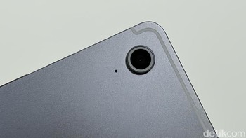Untuk kebutuhan fotografi, Galaxy Tab S10 FE dan FE+ dilengkapi kamera belakang 13 MP yang mendukung fitur seperti Best Face dan Object Eraser. Ada pula kamera depan 12 MP untuk video call berkualitas tinggi. Foto: Adi Fida Rahman/detikINET
