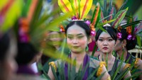 Festival mengangkat tema Daun Menari dalam rangka memperingati Hari Tari Sedunia.
