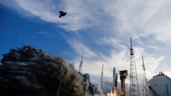 A United Launch Alliance Atlas V rocket lifts off carrying Amazons Project Kuiper internet network satellites from the Cape Canaveral Space Force Station in Cape Canaveral, Florida, U.S., April 28, 2025. REUTERS/Steve Nesius     TPX IMAGES OF THE DAY