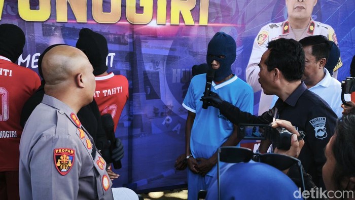 Tersangka pencabulan di Wonogiri saat memberi keterangan di Mapolres Wonogiri, Selasa (29/4/2025).