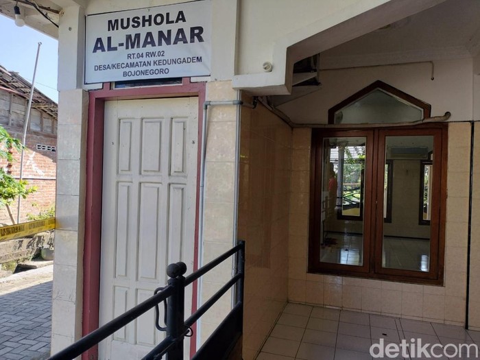 TKP pembacokan di musala Bojonegoro