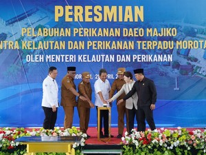 Trenggono Resmikan Sentra Kelautan dan Perikanan Morotai Rp 115 M