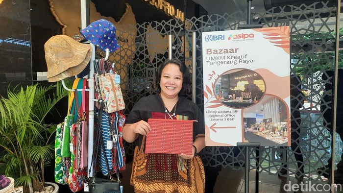 Tries Yuliany Fransiska, pengusaha craft tenun Baduy.