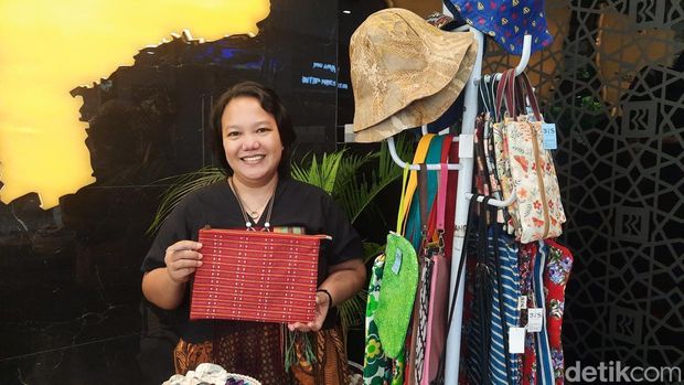 Tries Yuliany Fransiska, pengusaha craft tenun Baduy.