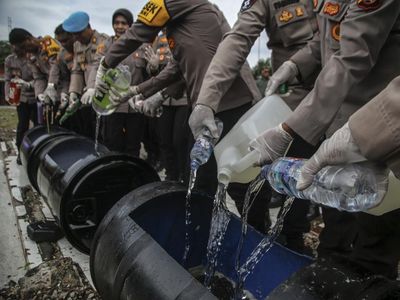 Polres Ternate Musnahkan 7.221 Liter Miras