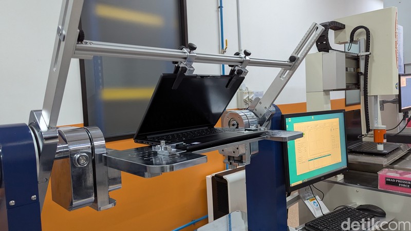 Uji ketahanan laptop Lenovo