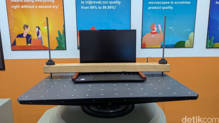 Uji ketahanan laptop Lenovo
