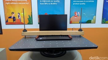 Lenovo K14 Gen 3 kemudian menjalani uji getar yang mensimulasikan kondisi saat laptop dipakai di kendaraan yang sedang bergerak. Foto: Virgina Maulita Putri/detikINET