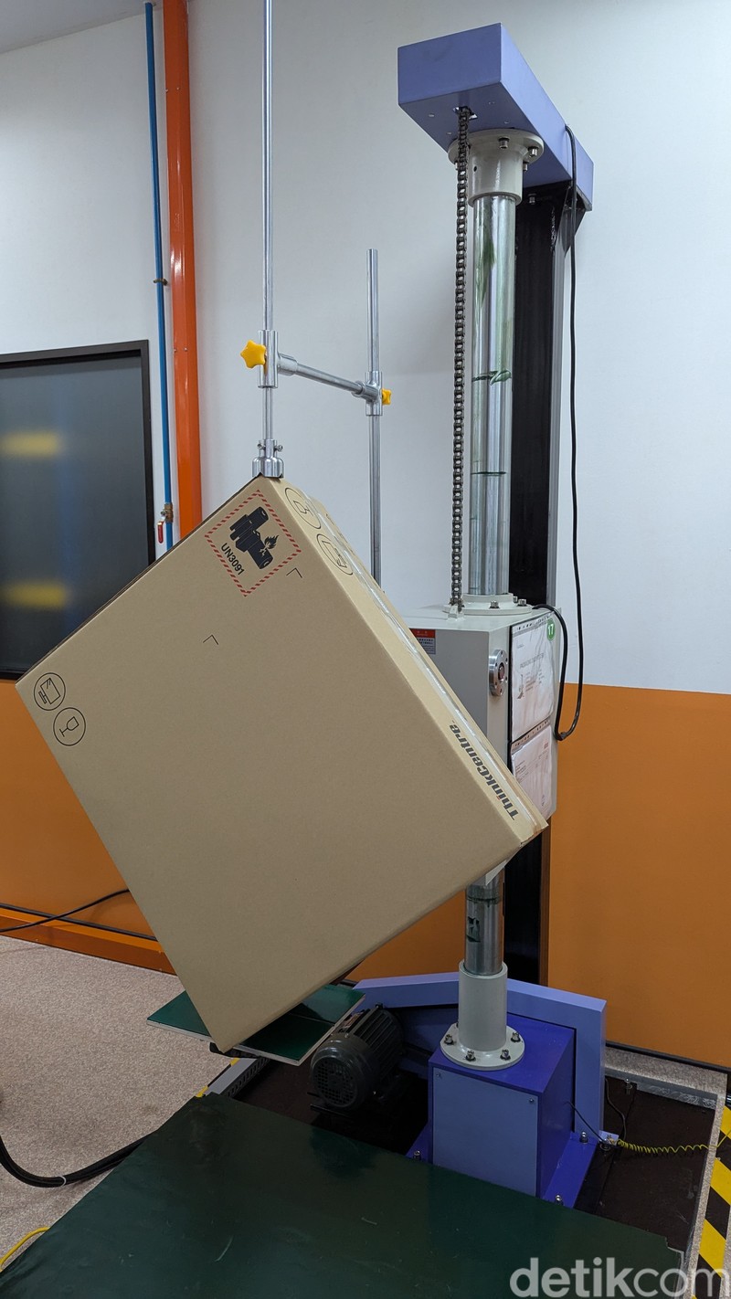 Uji ketahanan laptop Lenovo