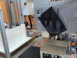 Melihat Laptop Tahan Banting Lenovo Disiksa di Batam