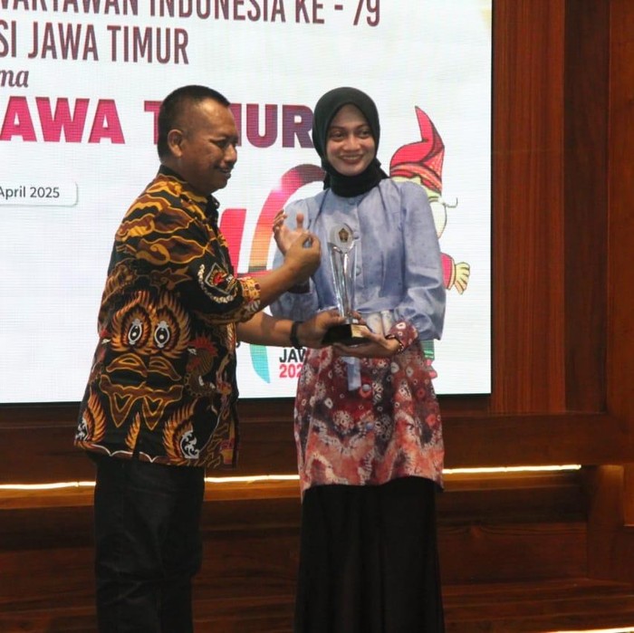 Wali Kota Kediri Vinanda Prameswati dianugerahi PWI Jatim Awards sebagai 