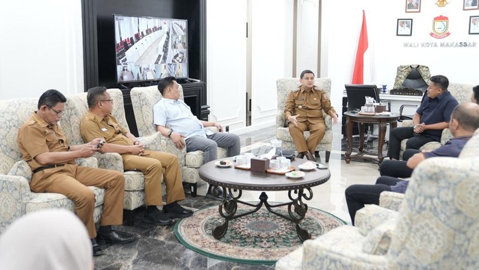 Wali Kota Makassar Munafri Arifuddin menerima audiensi Fraksi NasDem DPRD Makassar.