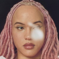 Meski demikian, banyak warganet tetap sinis. Beberapa menyebut bahwa Airyn memanfaatkan momen ‘coming out’ ini untuk mencari ketenaran, terutama di tengah tren selebriti yang mulai mengeksplorasi isu identitas gender sebagai bagian dari brand image.  Foto: dok. Instagram @voiceofairyn