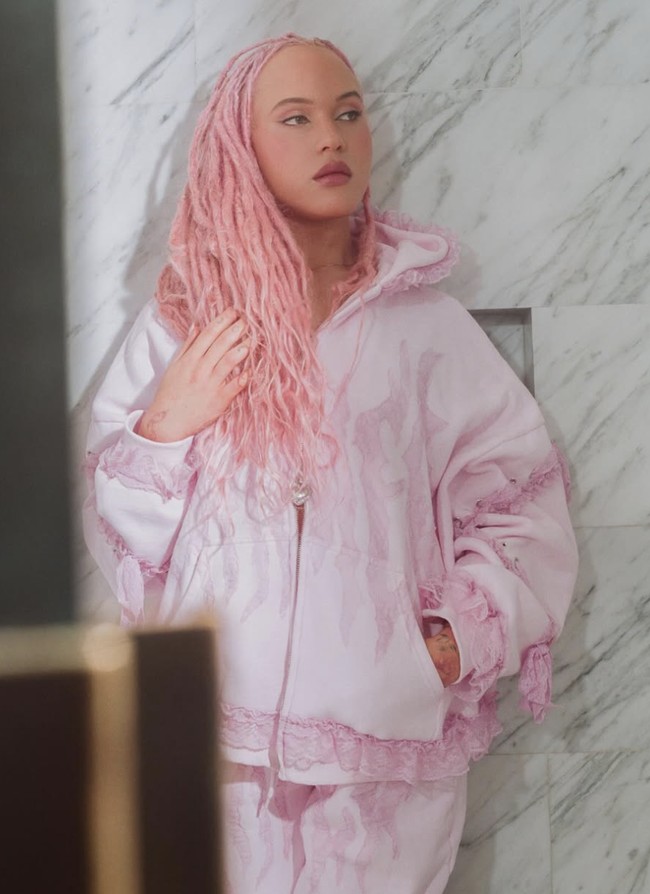 Hingga saat ini, Robert De Niro belum memberikan komentar resmi. Namun Airyn menyebut bahwa kedua orang tuanya selalu berusaha memberikan masa kecil yang menyenangkan. Foto: dok. Instagram @voiceofairyn