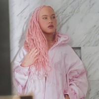 Hingga saat ini, Robert De Niro belum memberikan komentar resmi. Namun Airyn menyebut bahwa kedua orang tuanya selalu berusaha memberikan masa kecil yang menyenangkan. Foto: dok. Instagram @voiceofairyn