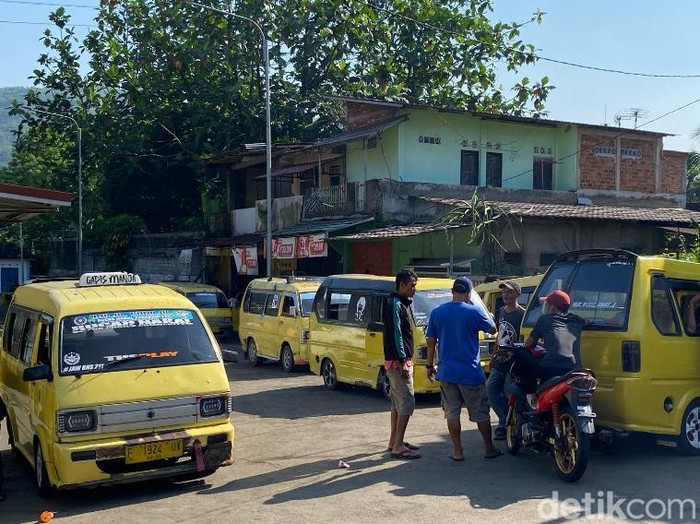 Aksi mogok narik angkot di Kota Sukabumi