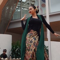 Ariel Tatum beberapa waktu lalu diketahui bertolak ke Osaka, Jepang, untuk menghadiri World Expo 2025. Tak hanya sekedar hadir, Ariel juga menjadi penampil di sana.  Foto: Instagram/@arieltatum