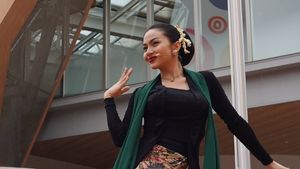 7 Foto Ariel Tatum Jaipongan di Jepang, Cantik nan Ayu Berbalut Kebaya
