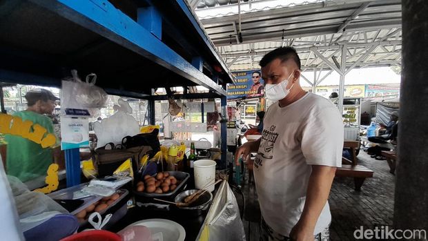 Asep Ndut penjual sempol ayam Parigi