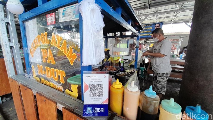 Asep Ndut penjual sempol ayam Parigi