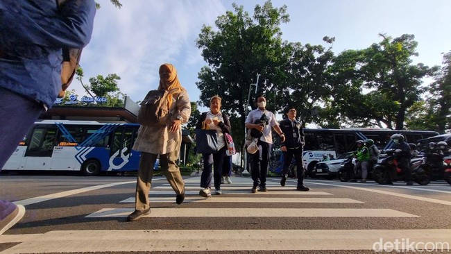 Wacana Wajib Transportasi Umum bagi Karyawan Swasta Jakarta