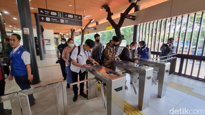 ASN Pemprov Jakarta Naik Transportasi Umum