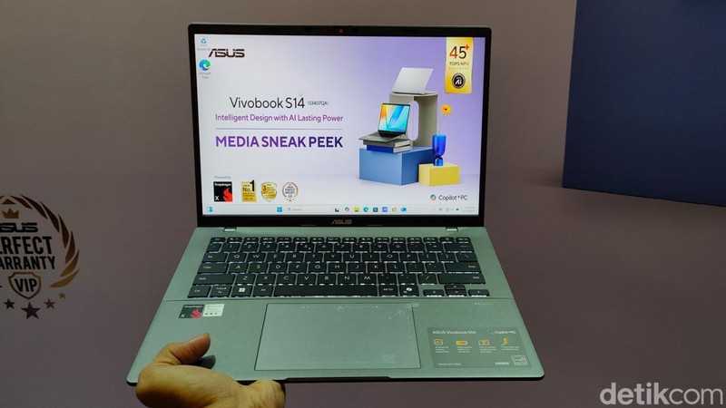 Asus mengungkapkan akan menghadirkan line up terbaru Vivobook S14 di Indonesia. Laptop anyar yang dimaksud dipastikan datang dalam dua versi.