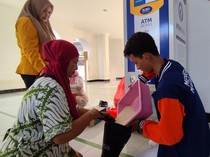 Mengintip ATM Beras YBM BRILian Bantu Ketahanan Pangan Para Mustahik