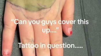 Bisa ditutupin nggak tatonya? kata seseorang kepada seniman tato. Foto: Ava_____ via Bored Panda