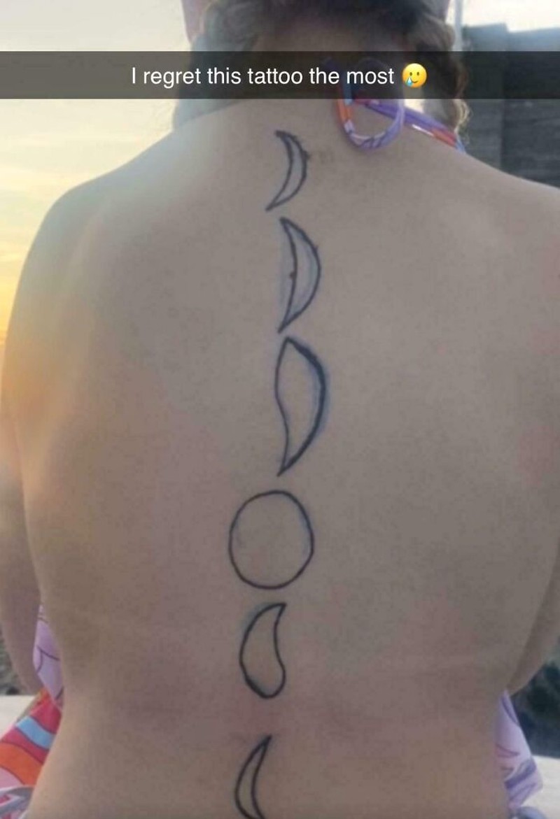 Kumpulan tato berikut ini dianggap sebagai tato gagal bagi sebagian netizen. Mana yang menurutmu nggak terlalu parah atau biasa-biasa saja?