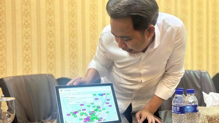 Bupati Jember Gus Fawait menunjukkan jumlah aduan lewat program Wadul Gus e yang berhasil dituntaskan.