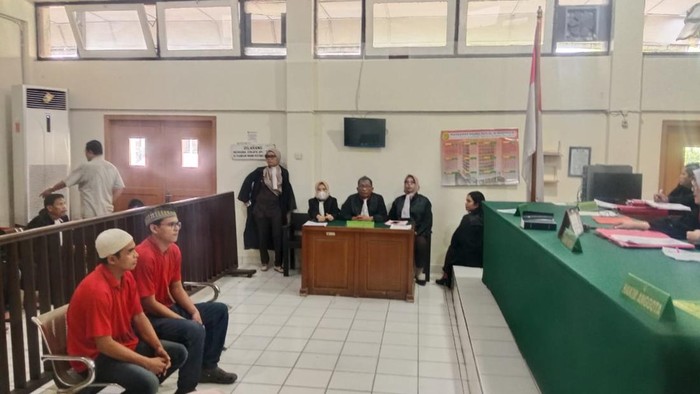 Dua bersaudara pembunuhan di rumah susun jalani sidang tuntutan