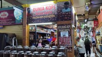 Dunia Kopi menjadi salah satu tempat oleh-oleh kopi bagi turis yang liburan di Jakarta. (bonauli/detikcom)