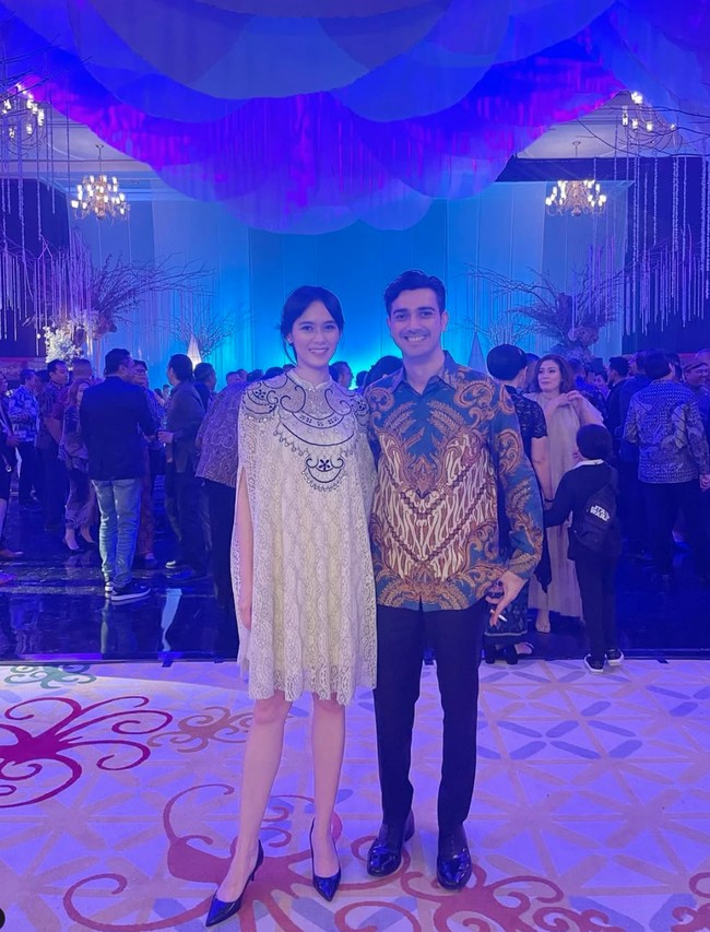 Fachri Albar dan Renata Kusmanto resmi menikah pada 12 Juni 2014. Setelah hampir 11 tahun menjalani hidup rumah tangga bersama, keduanya diam-diam memutuskan untuk bercerai. Foto: Instagram/@renata711