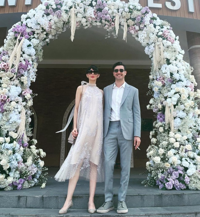 Nama Fachri Albar sendiri belakangan memang tengah disorot karena terlibat kasus narkoba. Sebelumnya pada tahun 2018 Fachri Albar juga diketahui sempat tertangkap karena kasus yang sama. Beda dengan saat ini, di tahun 2018 itu Renata tampak menemani sejak awal sampai kasus berakhir. Foto: Instagram/@renata711